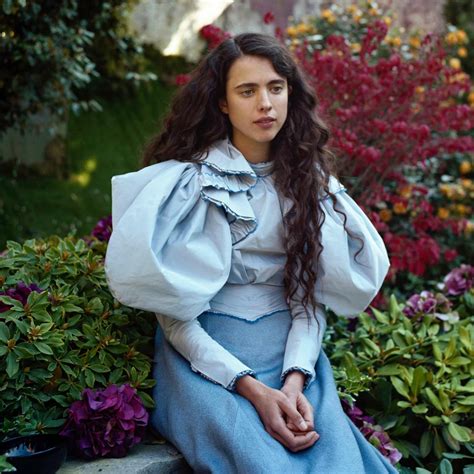 Poor Things Margaret Qualley Felicity Wasted Maid