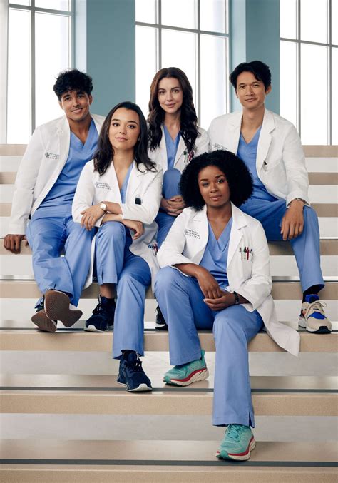 Threadshould Greys Anatomy Finally Hang Up Its Lab Coats After Its 20th Anniversary