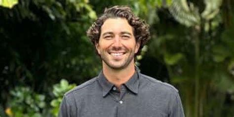 Bachelor Season 28 Joey Graziadei Age Job Hometown Facts