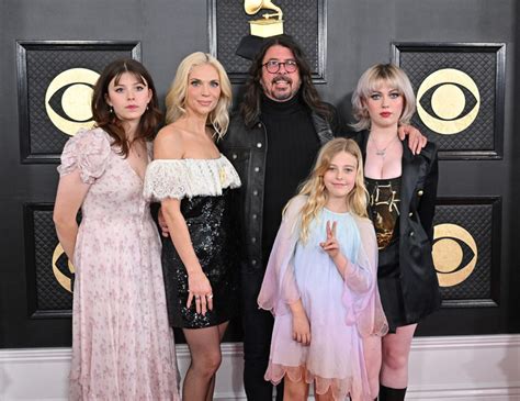 Dave Grohls Mistress Dave Grohl S Daughter Violet Appears To Deactivate Instagram Account