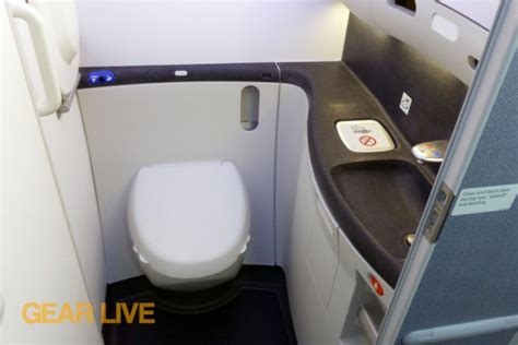 United Airlines Bathroom