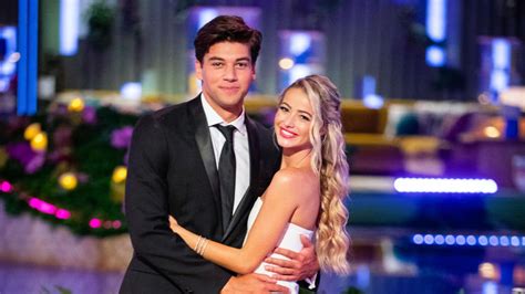 Love Island Season 4 Zac Elizabeth Together Update
