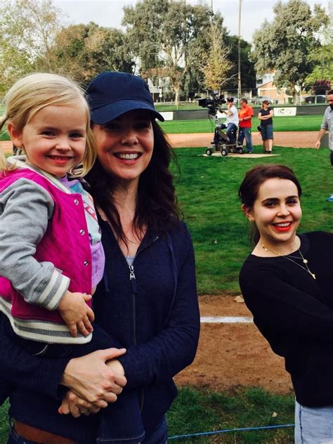 Gilmore Girls Lauren Graham Parenthood Show Streaming Recommendation