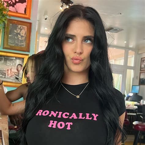 Camila Araujo Fans