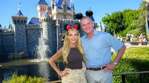 Golden Bachelorette Joan Vassos Chock Chapple Leave United State Fun New Adventure