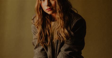 Mia Threapleton