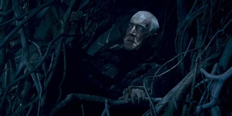 Game Thrones Three Eyed Raven Brynden Rivers Bloodraven Explained