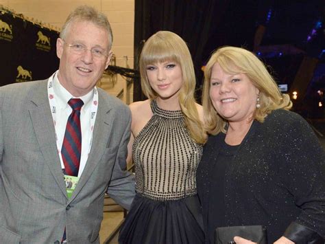 Whatoes Taylorwifts Parentso